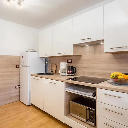 2 Bedroom Amazing In Lejlighed Drazice
