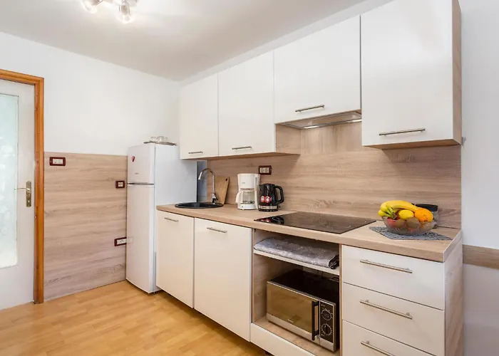 2 Bedroom Amazing In Apartment Drazice