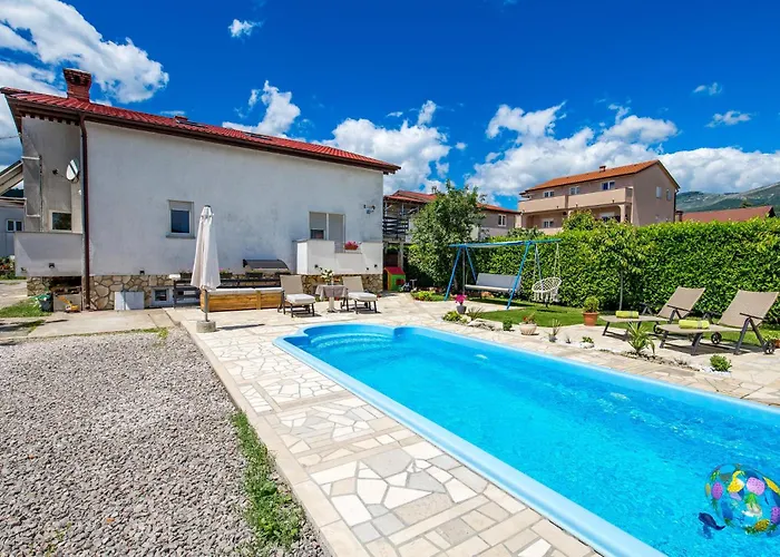 2 Bedroom Amazing In Διαμέρισμα Drazice
